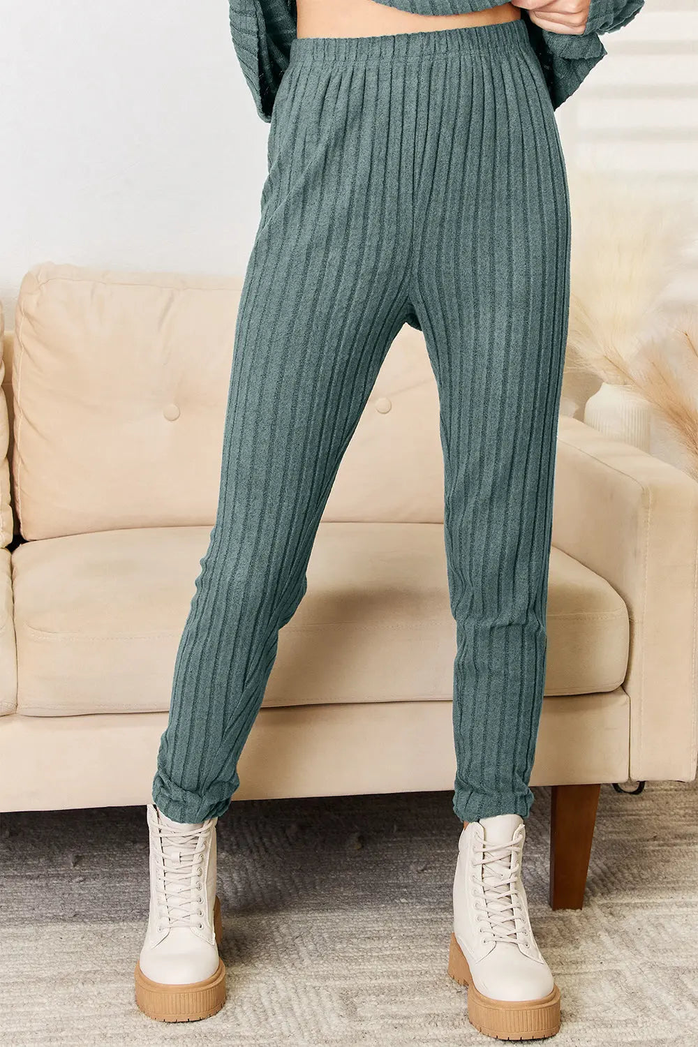 Conjunto básico de pantalones y top de manga larga con muescas de tamaño completo Bae