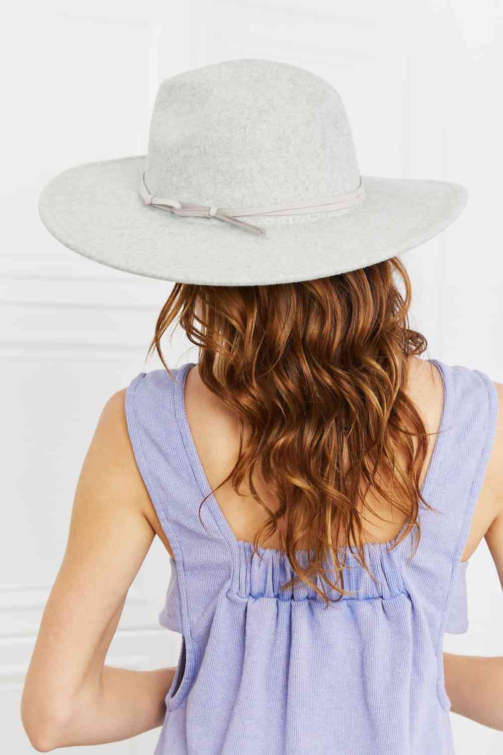 Fame Festival Babe Light Grey Faux Leather Knot Fedora Hat - Rosa Apparel